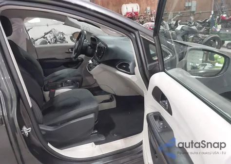 2019 Chrysler Pacifica Touring Plus z USA, uszkodzony, nr VIN 2C4RC1FG0KR702045